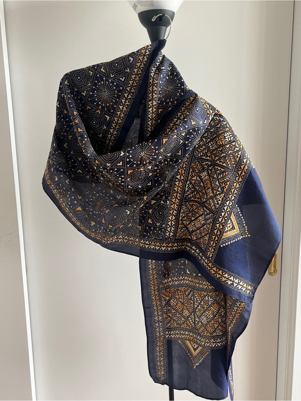 NEW HEIRLOOM STOLE SCARF SHAWL HAND EMBROIDERED KANTHA NAVY BLUE  & BEIGE  SILK